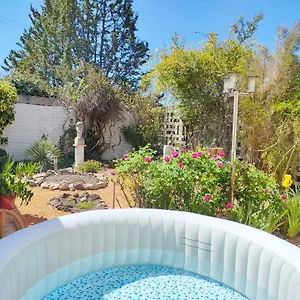https://la-vie-est-belle-trets.fr-provencehotel.com